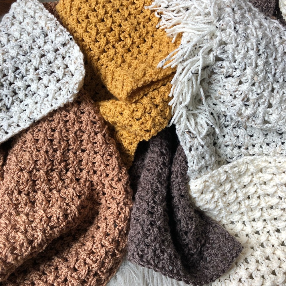 Lovely hand crochet scarf - Picture 4 of 4